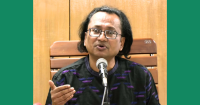 প্রধানমন্ত্রীর তথ্য ও সম্প্রচারবিষয়ক উপদেষ্টা জাহেদ উর রহমান রাজধানীতে এক ব্রিফিংয়ে বক্তব্য দিচ্ছেন।